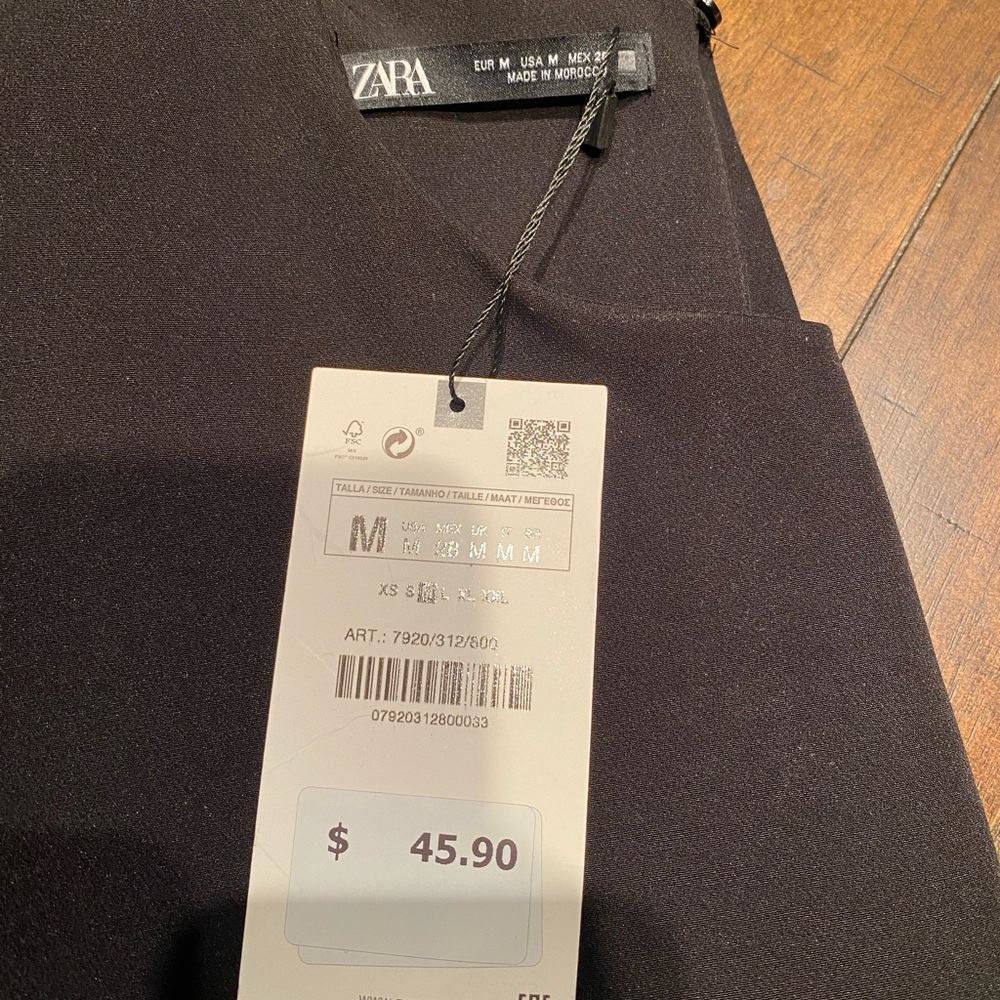 Shoulder pad little black dress - Zara
